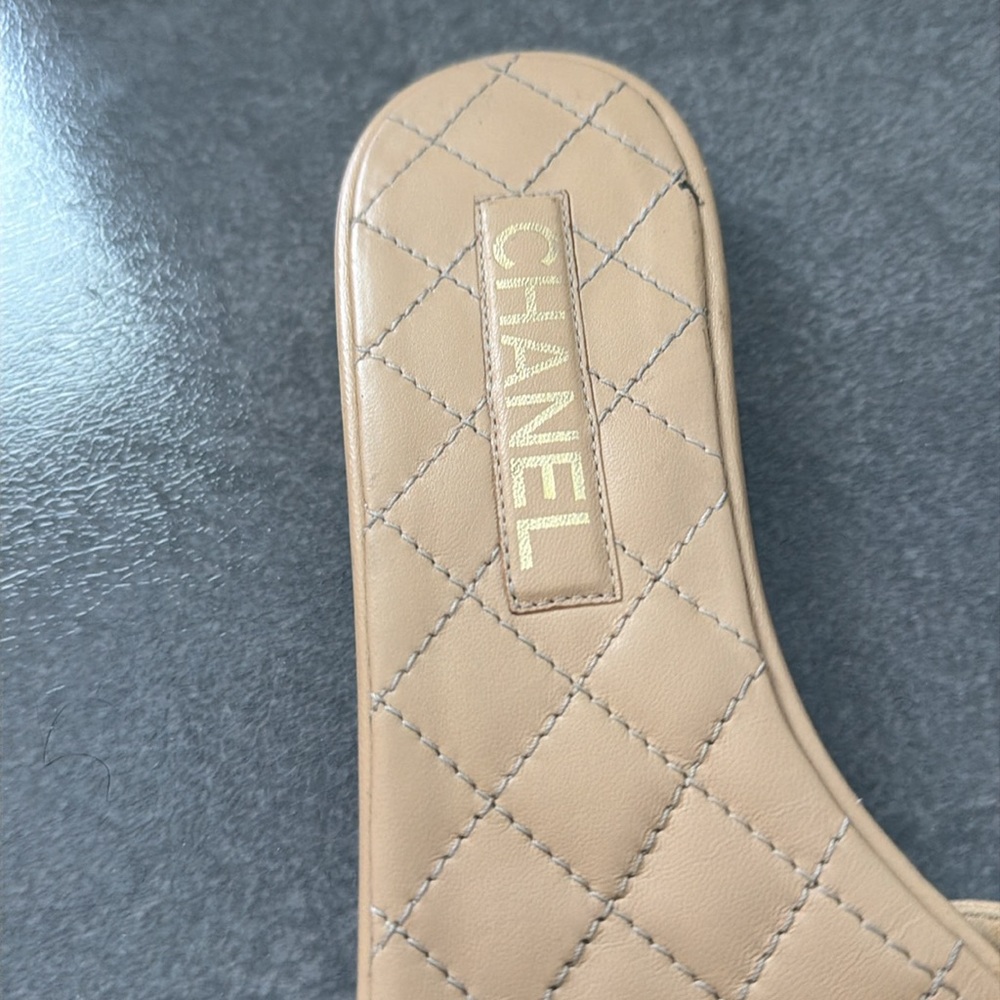 Chanel summer sandals with turn lock chanel logo. Size 39.5 - Picture 3 of 7